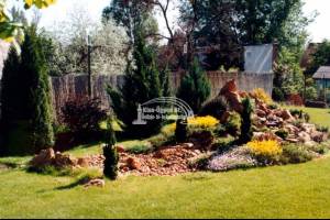 500 m2-es komplett kertkialakítás autómata öntözőrendszerrel, sziklakettel, patakkal