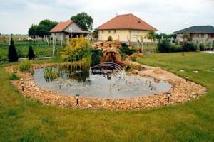 1200 m2-es komplett kertkialakítás autómata öntözőrendszerrel, 30m2-es tóval és hozzátartozó csobogós sziklakerttel és szűrőrendszerel